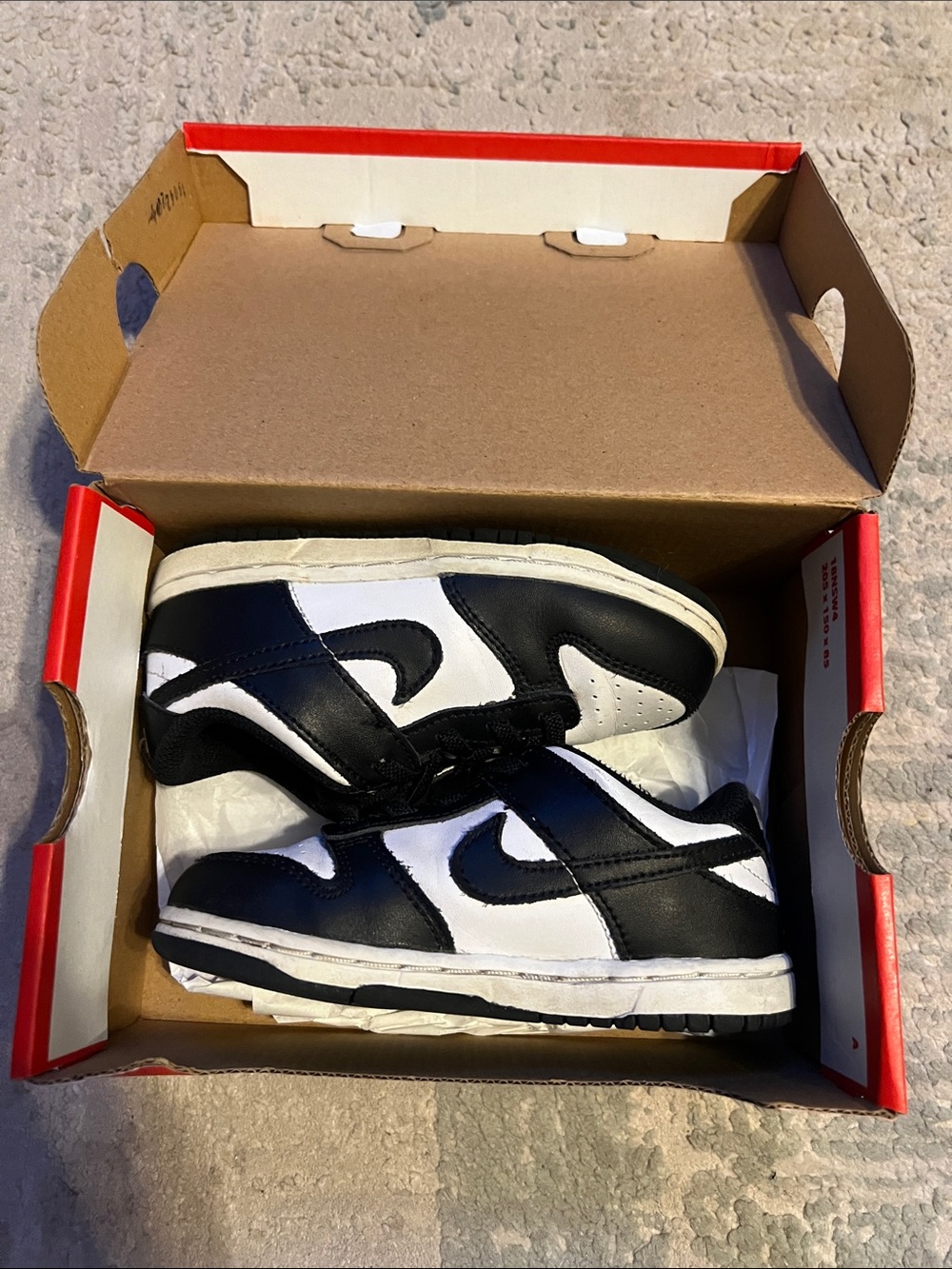 Nike Dunk Low sz 9C (Panda)